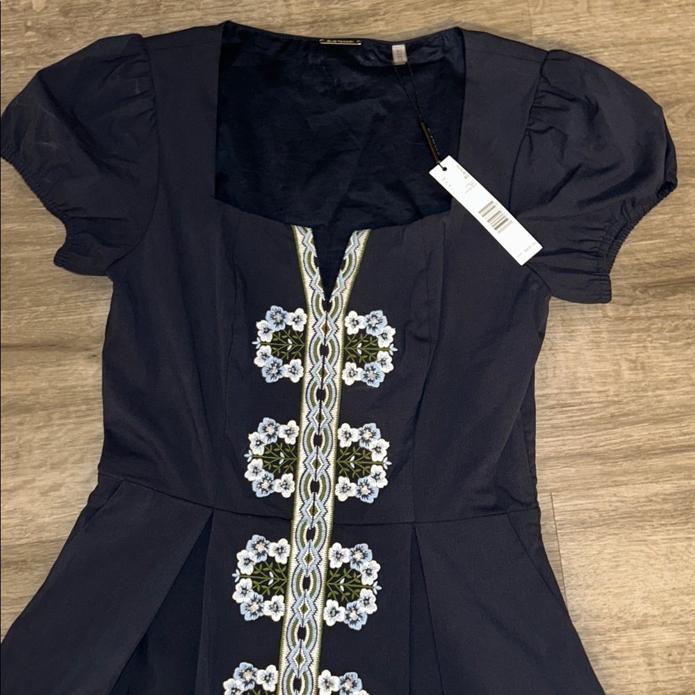 ELIE TAHARI The Faye Pleated Floral-Embroidered Midi Dress - Picture 9 of 16